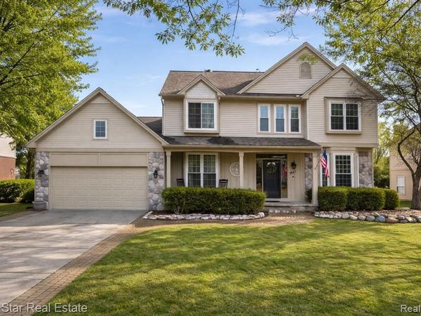 1047 Saddle Drive, South Lyon, MI 48178