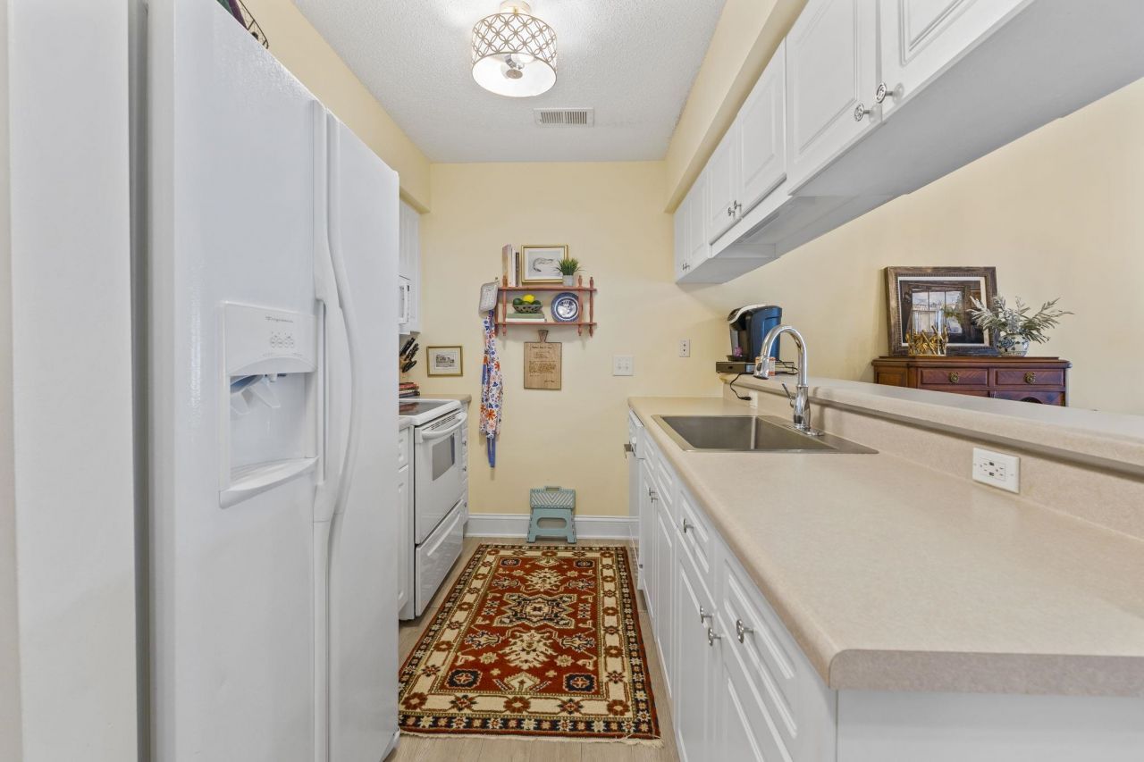 627 Woodmoor Dr. Photo 12