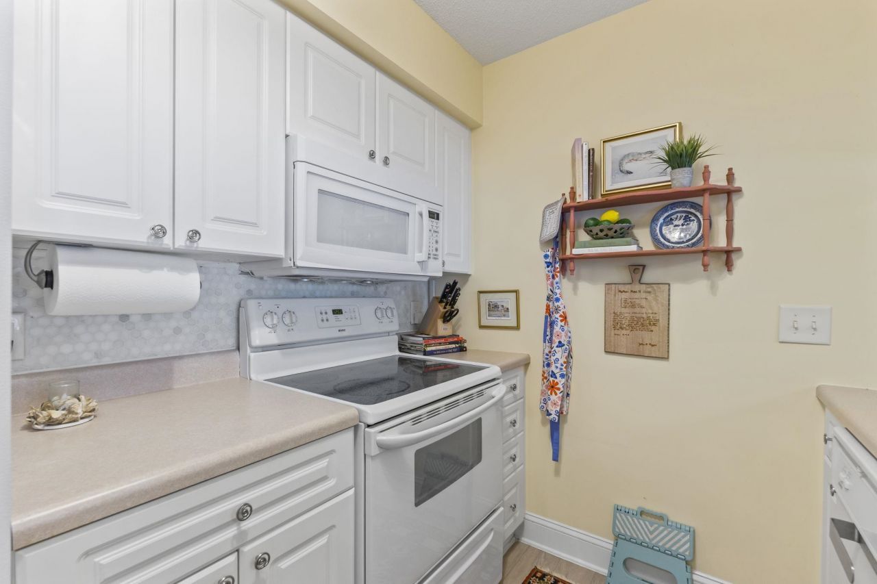 627 Woodmoor Dr. Photo 13