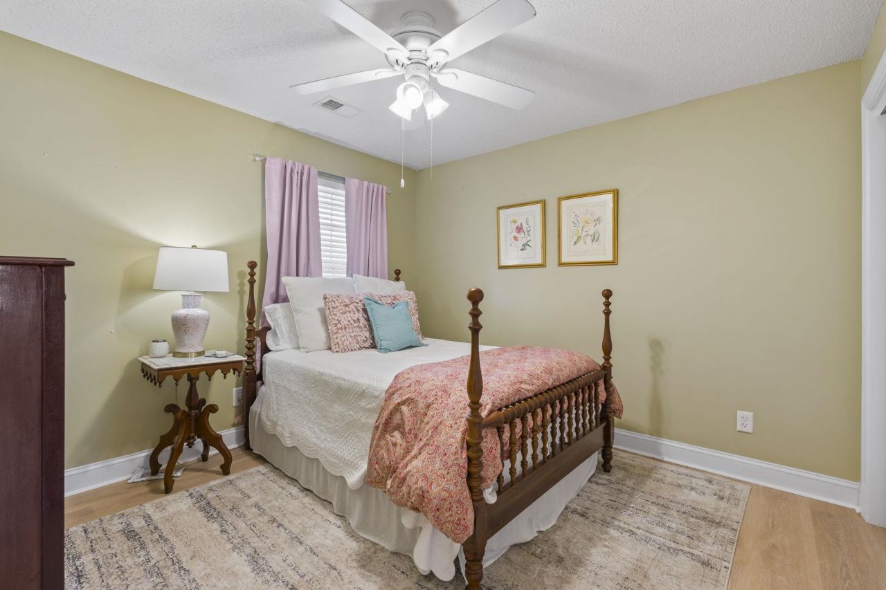 627 Woodmoor Dr. Photo 4