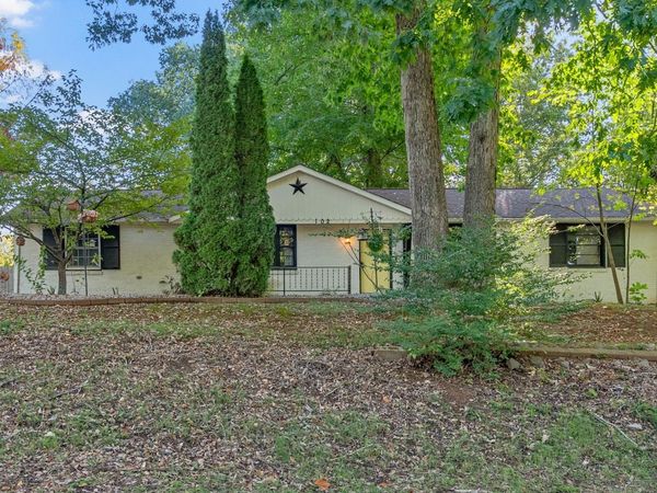 102 Preston Dr, Clarksville, TN 37042