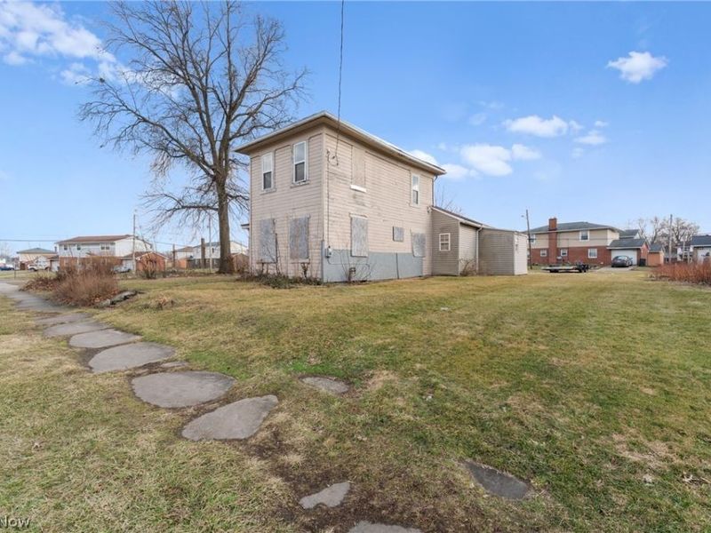 1014 9th Street NE, Canton, OH 44704 Photo 2