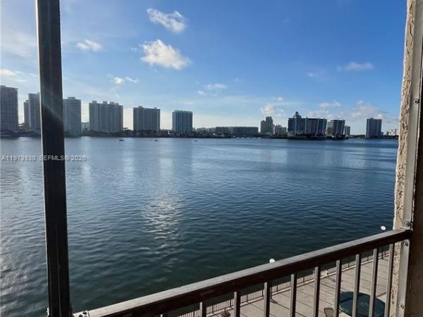 17500 N Bay Rd, Unit S403, Sunny Isles Beach, FL 33160