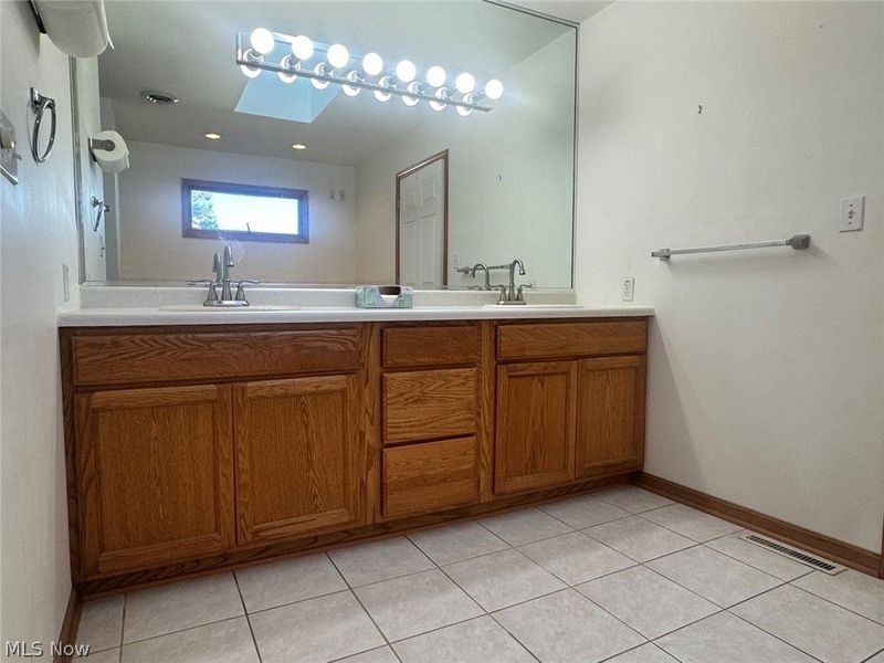 417 Otis Court SE, Girard, OH 44420 Photo 24