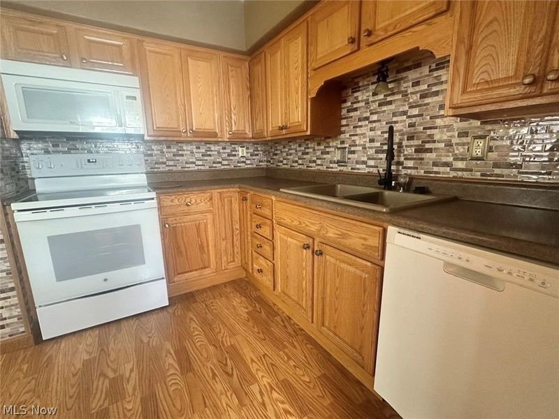 417 Otis Court SE, Girard, OH 44420 Photo 4