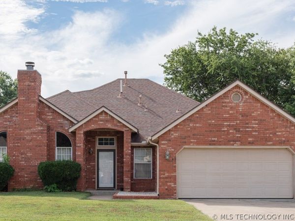 308 S Indianwood Avenue , Broken Arrow, OK 74012