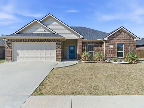 711 Hadley Lane, Valley View, TX 76272