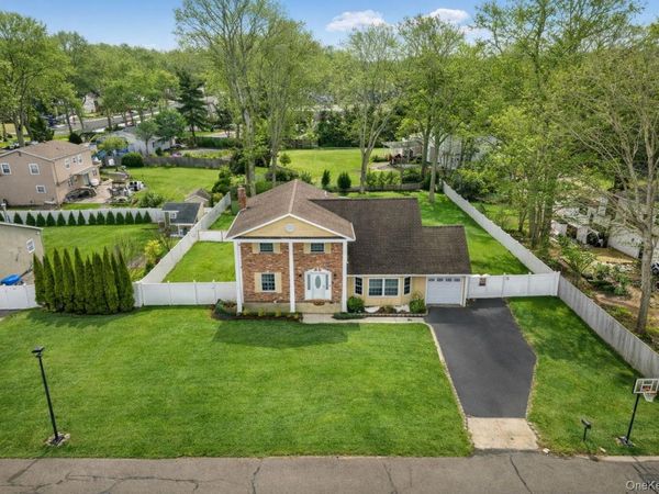 4 Rowe Street, Coram, NY 11727