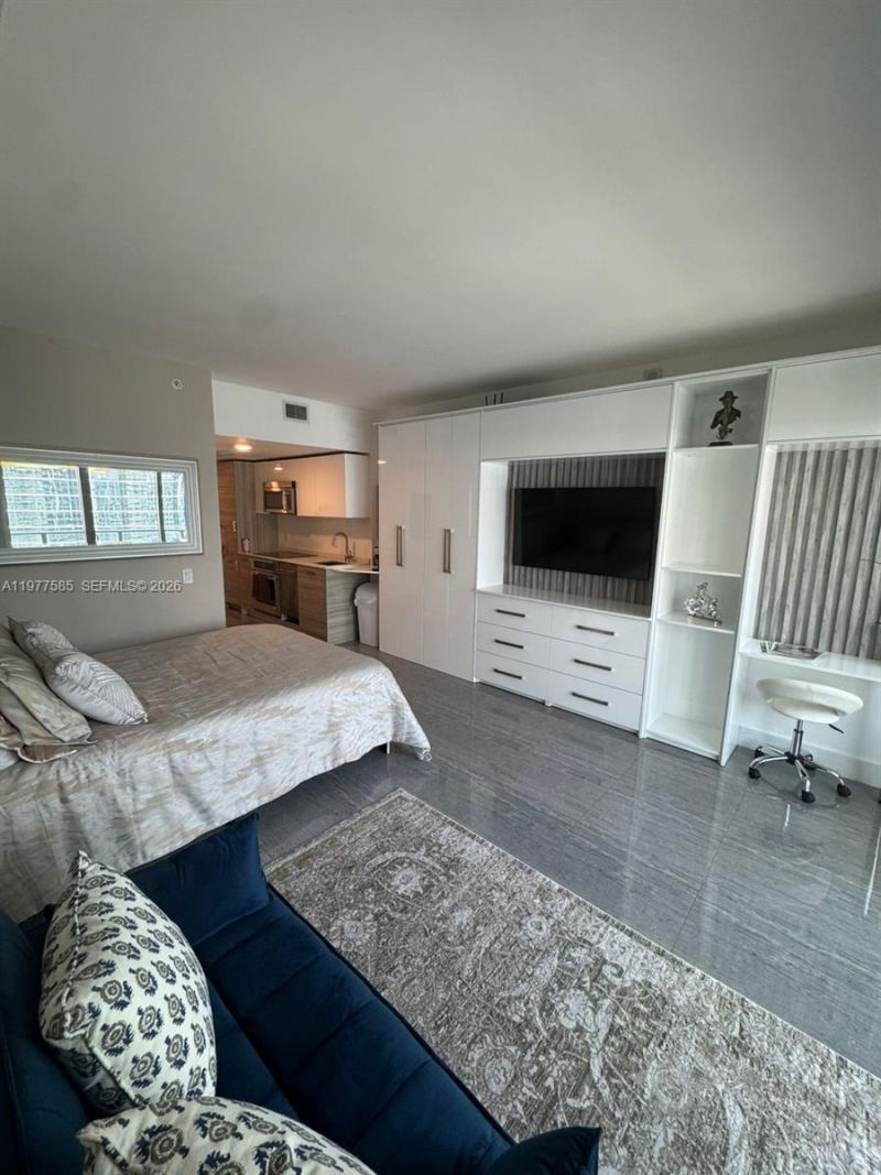 1300 Brickell Bay Dr , Unit 2512, Miami, FL 33131 Photo