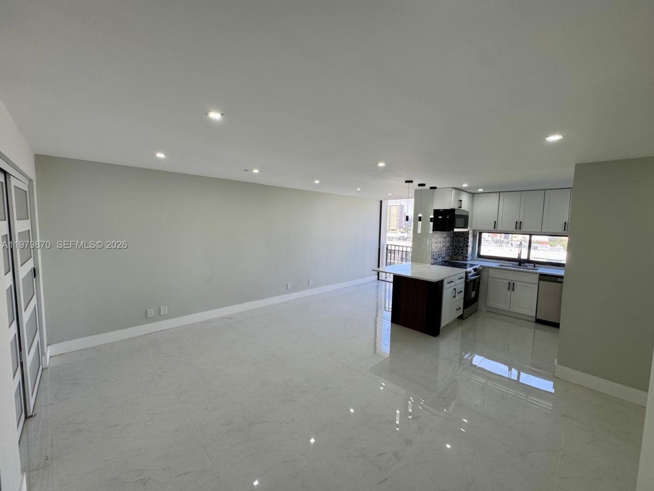 17021 N Bay Rd , Unit 814, Sunny Isles Beach, FL 33160 Photo