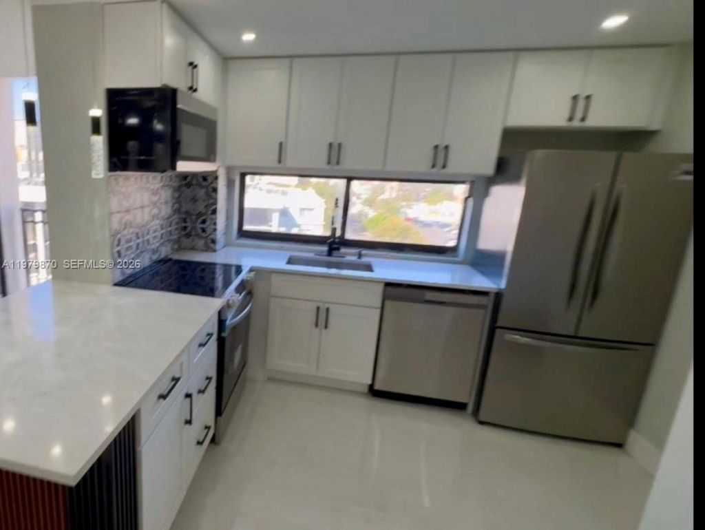 17021 N Bay Rd , Unit 814, Sunny Isles Beach, FL 33160 Photo