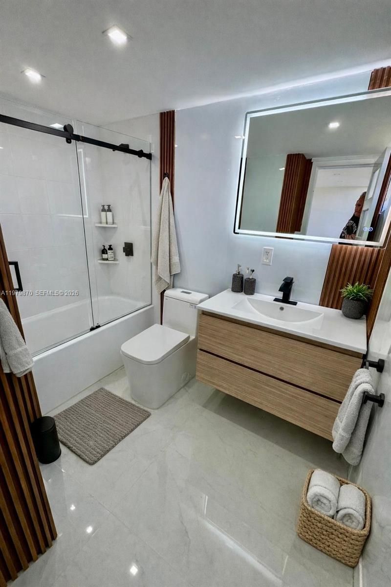 17021 N Bay Rd , Unit 814, Sunny Isles Beach, FL 33160 Photo