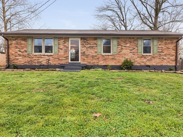 123 Laurel Ln, Hendersonville, TN 37075