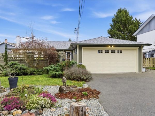 10301 Gabriola Pl, Sidney, BC V8L 3J8