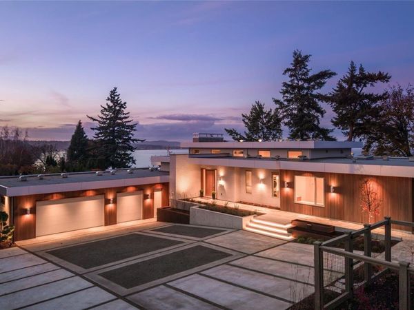 4570 Bissenden Pl , Saanich, BC V8N 3K4