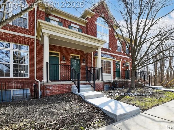 468 Village Lane, Milford Vlg, MI 48381