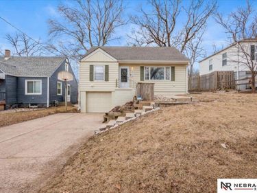 5823 Burdette Street, Omaha, NE 68104