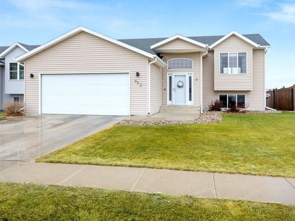 952 38 1/2 Avenue W, West Fargo, ND 58078