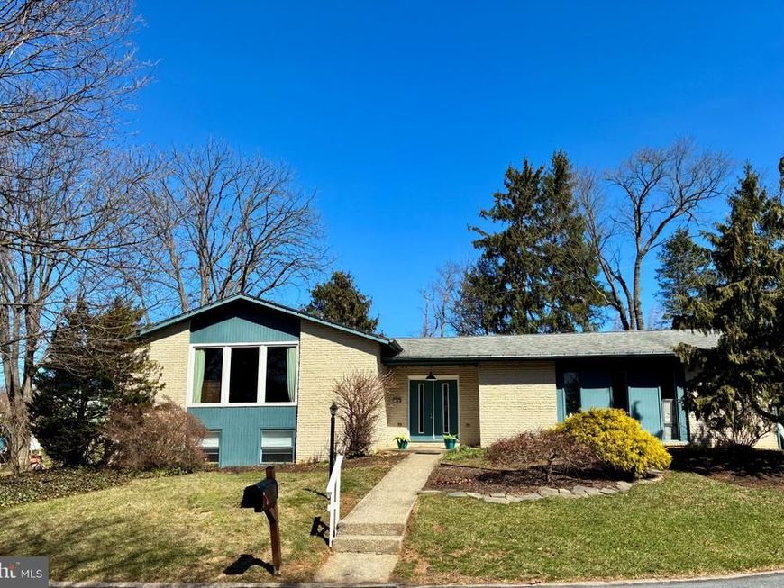 1989 Forest Lane, Allentown, PA 18103 Main Photo
