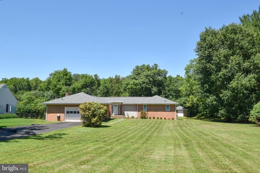 19141 YOUNGS CLIFF ROAD, STERLING, VA 20165