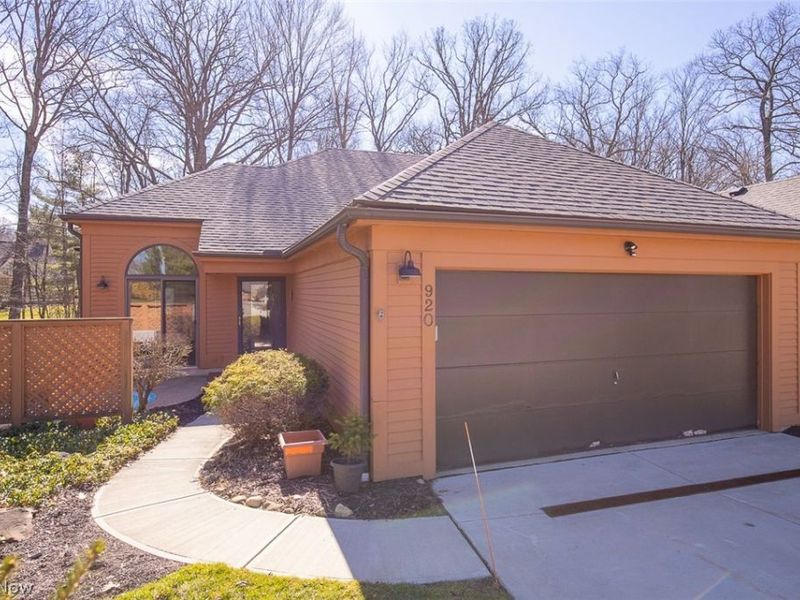 920 Hemlock Lane , Sagamore Hills, OH 44067 Photo 1