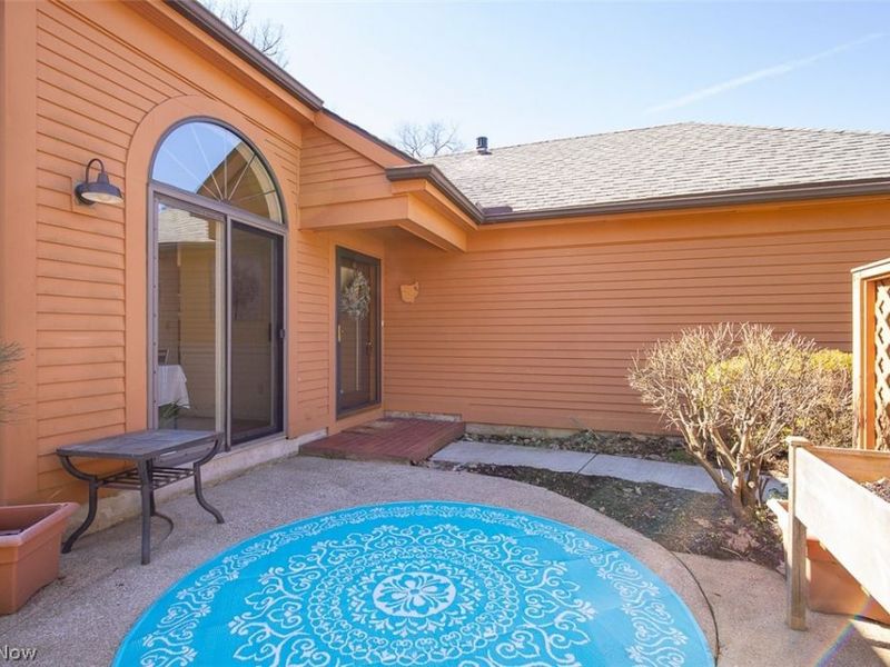 920 Hemlock Lane , Sagamore Hills, OH 44067 Photo 2