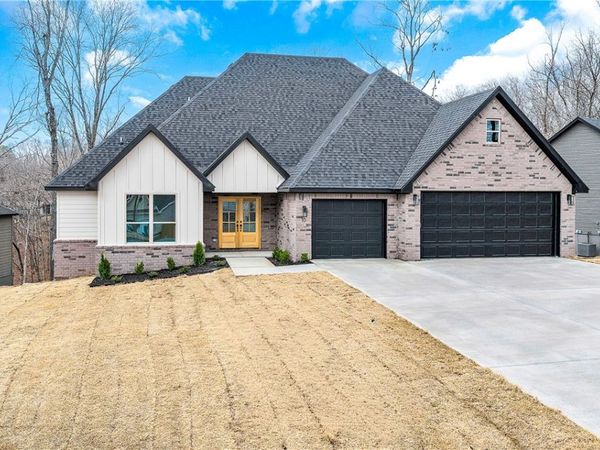 10 York Drive, Bella Vista, AR 72714