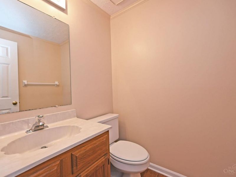 817 Woodlyn Drive S, Cincinnati, OH 45230 Photo 10