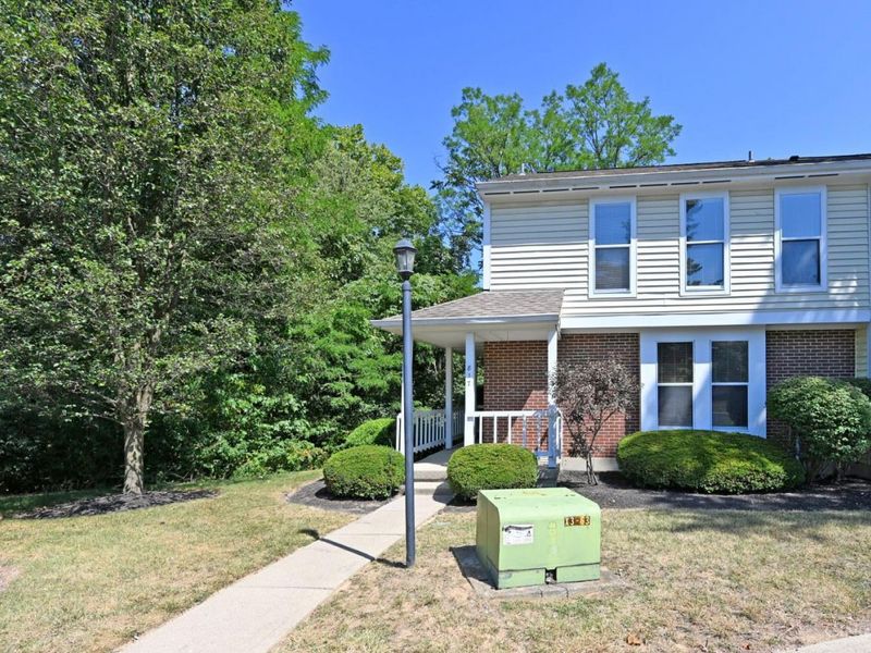 817 Woodlyn Drive S, Cincinnati, OH 45230 Photo 2