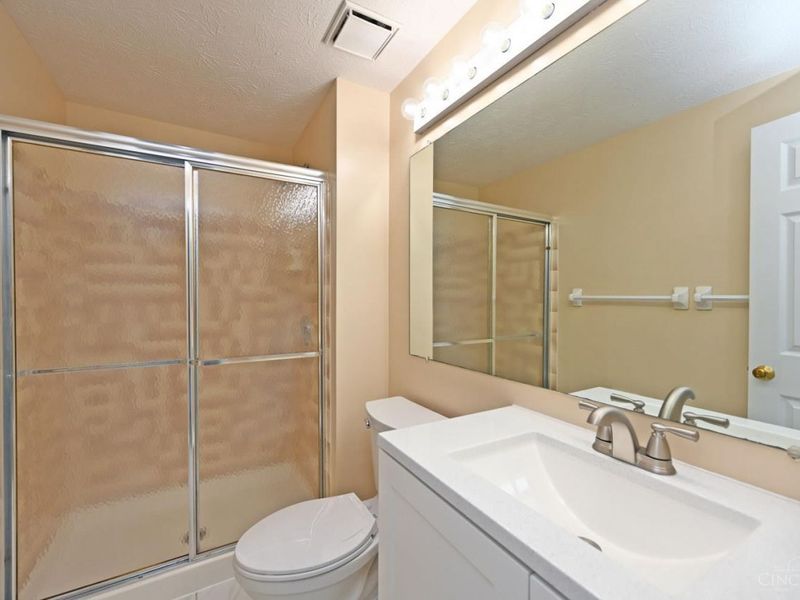 817 Woodlyn Drive S, Cincinnati, OH 45230 Photo 27