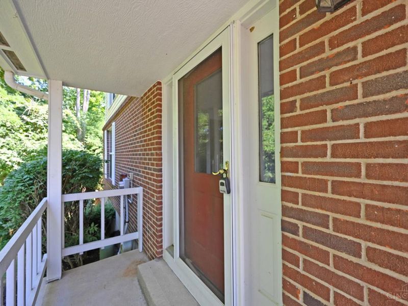 817 Woodlyn Drive S, Cincinnati, OH 45230 Photo 5