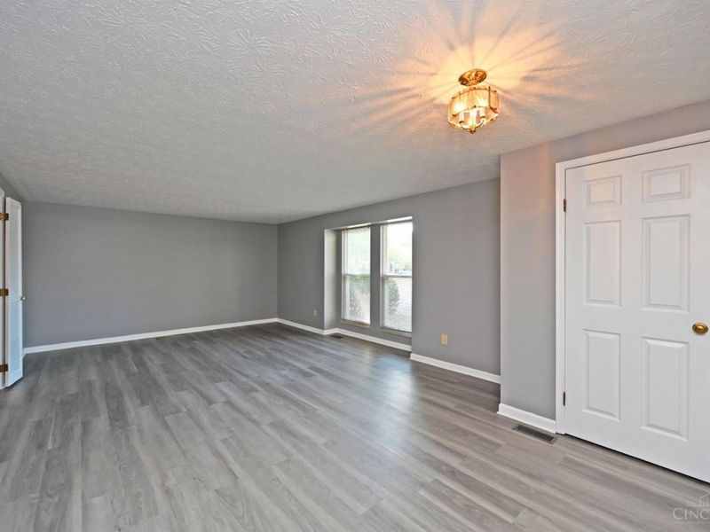 817 Woodlyn Drive S, Cincinnati, OH 45230 Photo 6