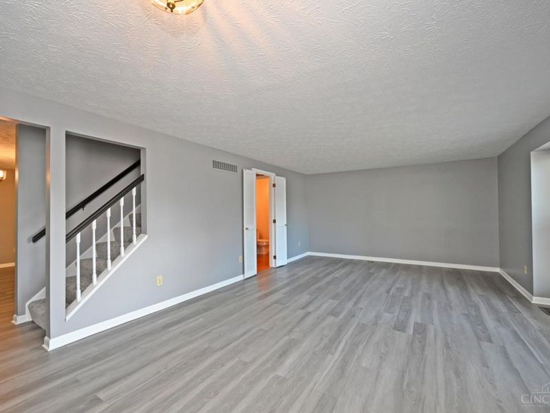 817 Woodlyn Drive S, Cincinnati, OH 45230 Photo 7