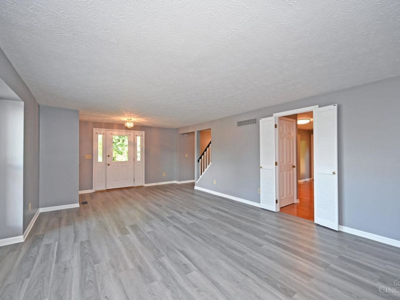 817 Woodlyn Drive S, Cincinnati, OH 45230 Photo 8