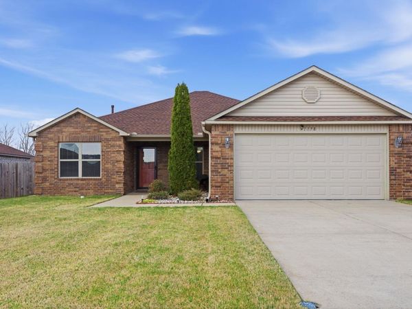 1178 Meadows Edge Drive, Alexander, AR 72002
