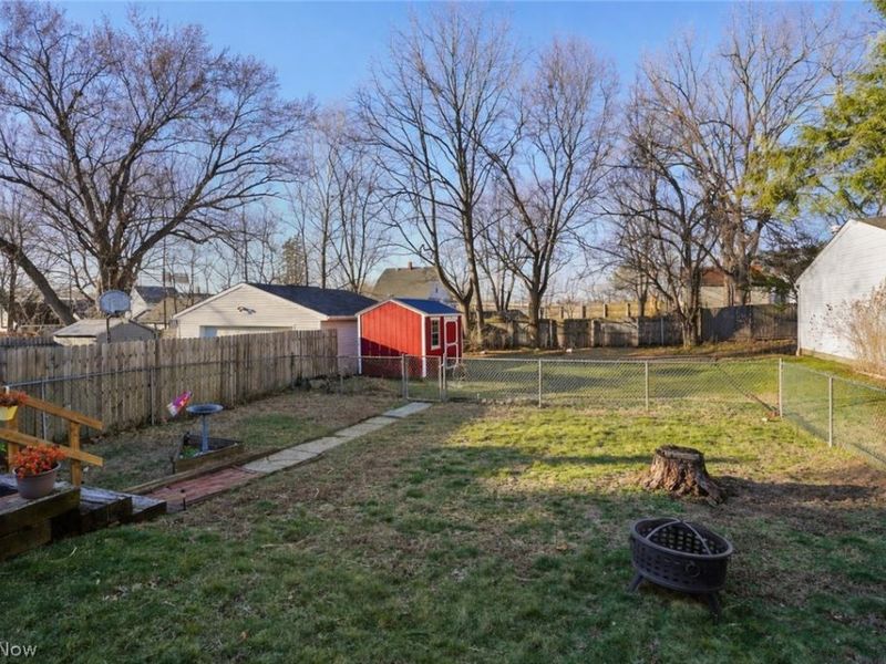 1237 Mcintosh Avenue , Akron, OH 44314 Photo 7