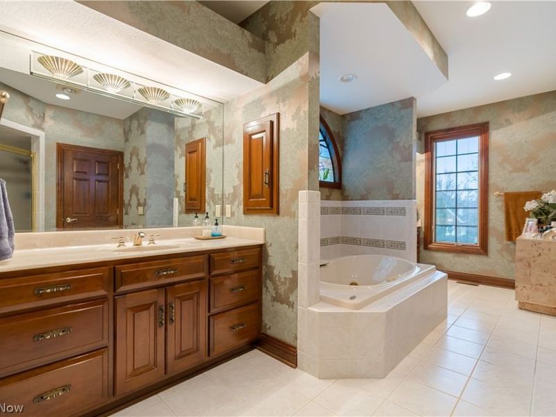 6182 Bertram Avenue NW, Canton, OH 44718 Photo 29