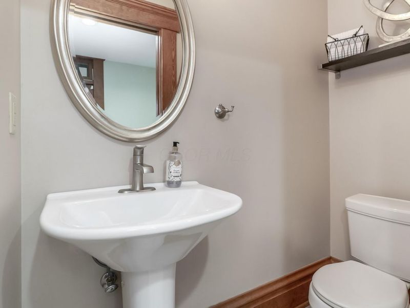 239 Buttles Avenue, Columbus, OH 43215 Photo 21