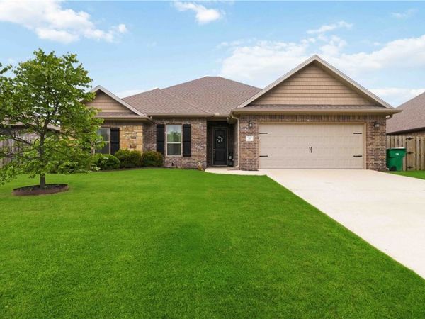 201 Cisterna Drive, Centerton, AR 72719