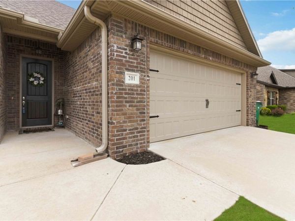201 Cisterna Drive, Centerton, AR 72719