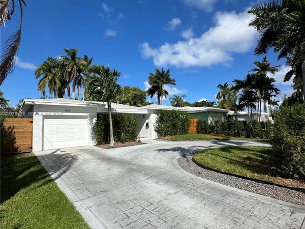 935 Lincoln St , Hollywood, FL 33019