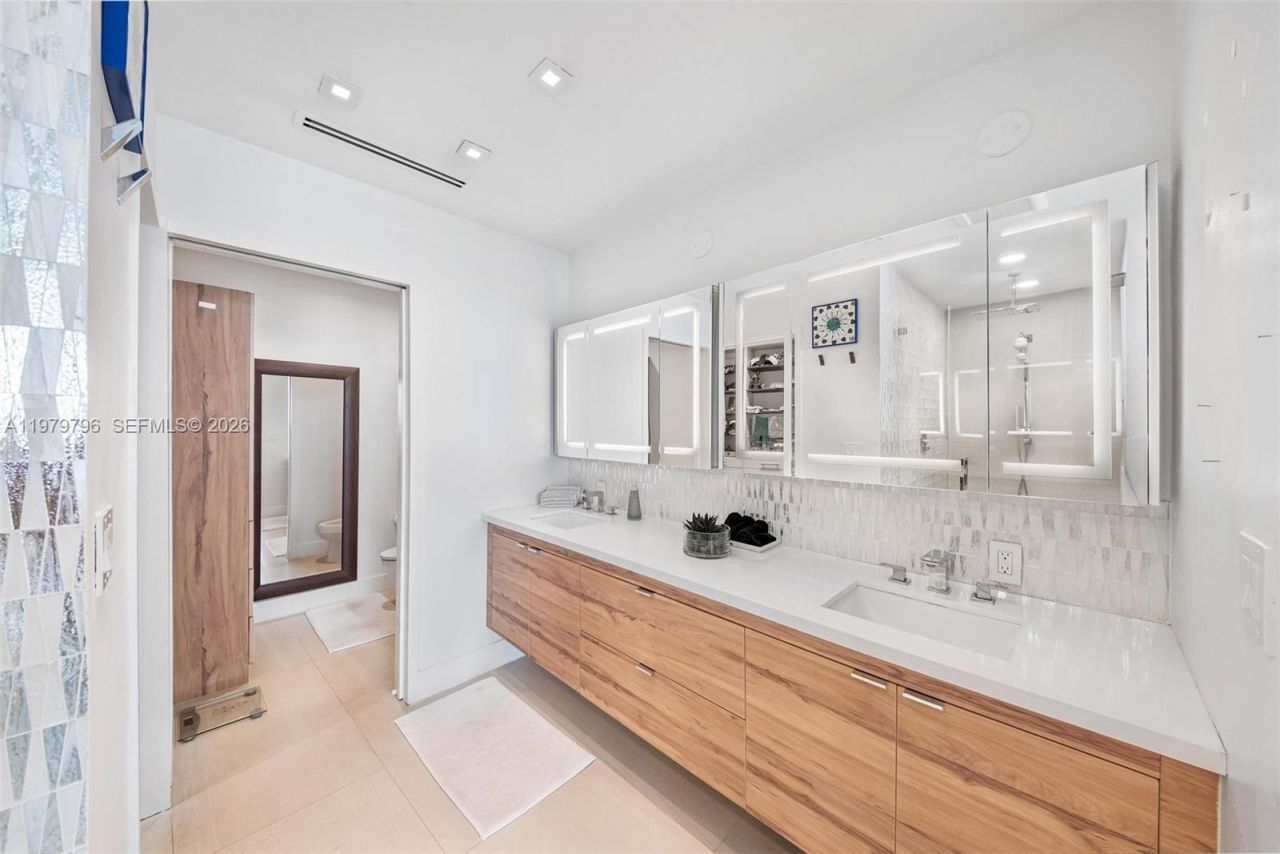 2020 N Bayshore Dr , Unit 2510, Miami, FL 33137 Photo