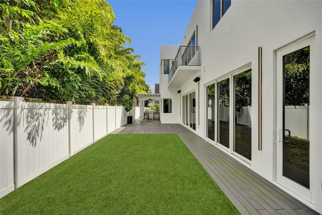 10223 NW 75th Ter , Unit ., Doral, FL 33178 Photo