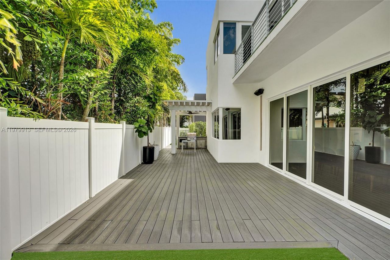 10223 NW 75th Ter , Unit ., Doral, FL 33178 Photo