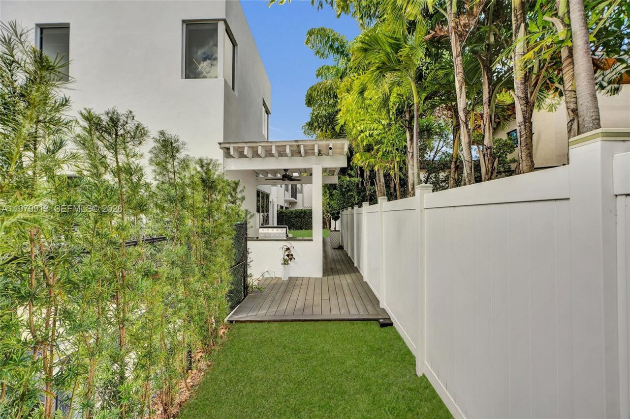 10223 NW 75th Ter , Unit ., Doral, FL 33178 Photo