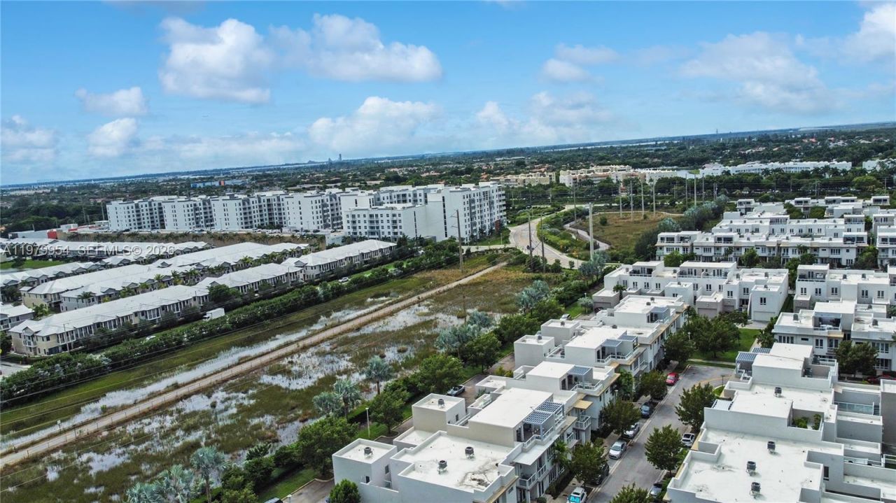 10336 NW 64th St , Unit ., Doral, FL 33178 Photo