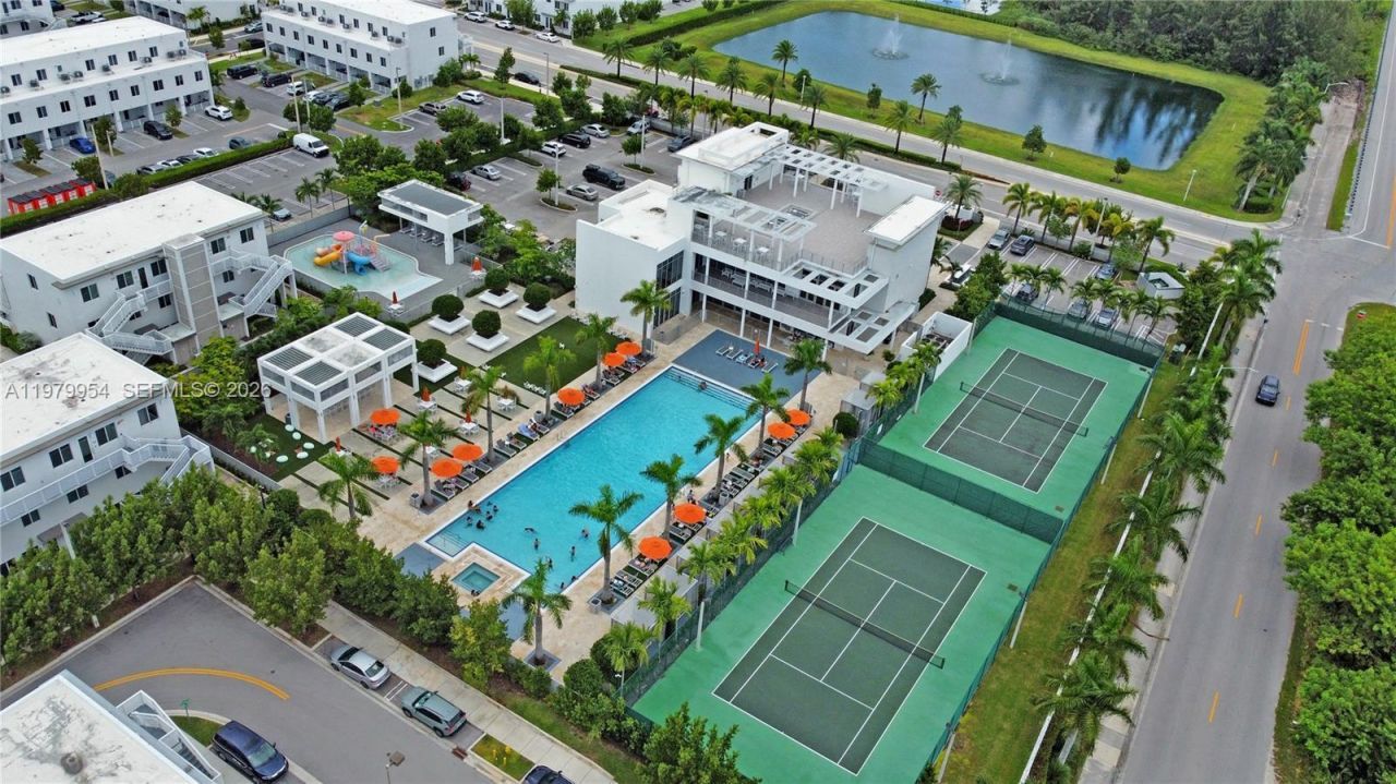 10336 NW 64th St , Unit ., Doral, FL 33178 Photo