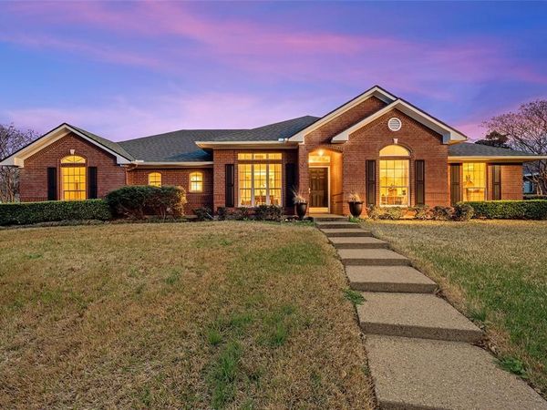 1400 Radisson Drive , Hewitt, TX 76643