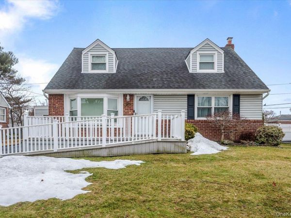 1674 Kroll Road , East Meadow, NY 11554