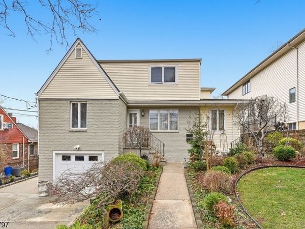 800 Delalla Ter, Ridgefield, NJ 07657